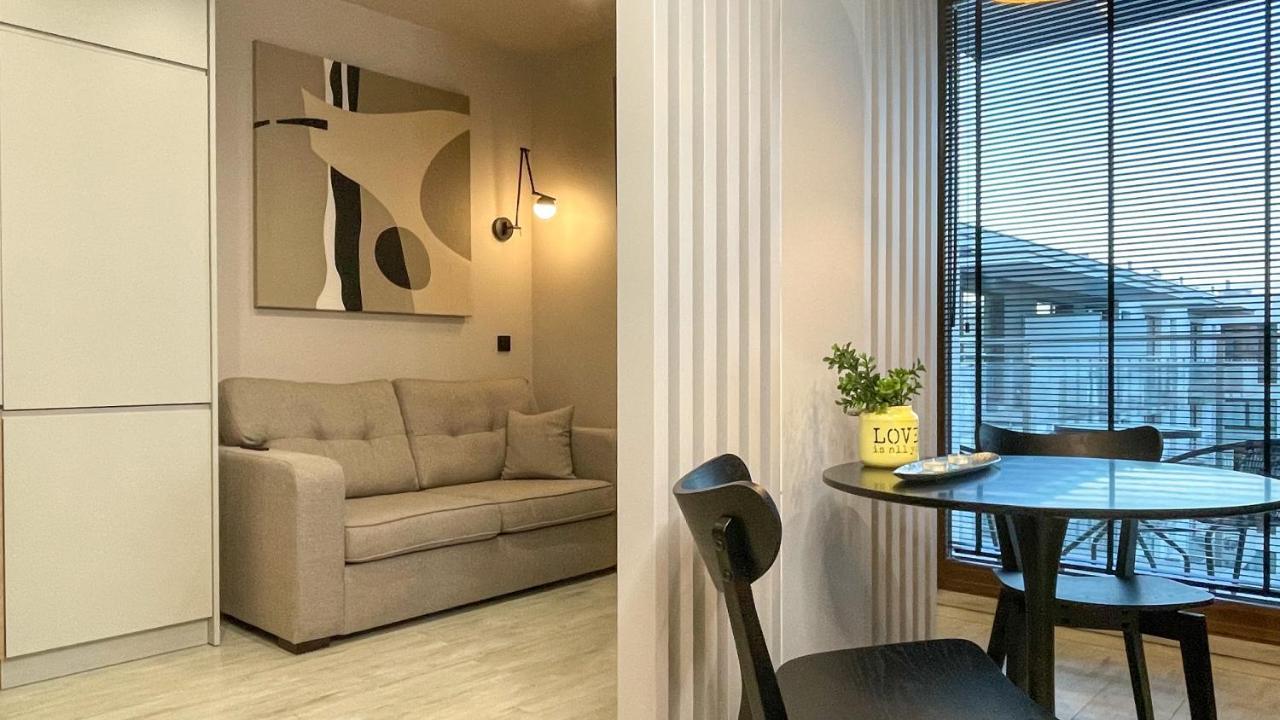 Comfortable 1-Room Apartment Close To The Center Varşovia Exterior foto